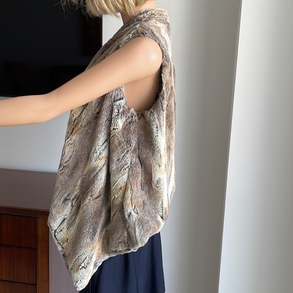 BLU MOON FAUX FUR OPEN VEST - Picture 3 of 6